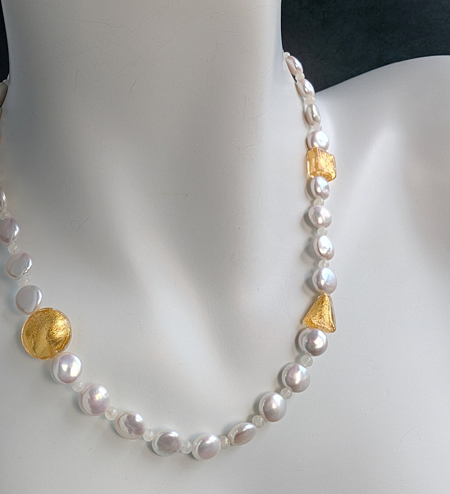 Fantasy Glow - Pearl and Gold Necklace