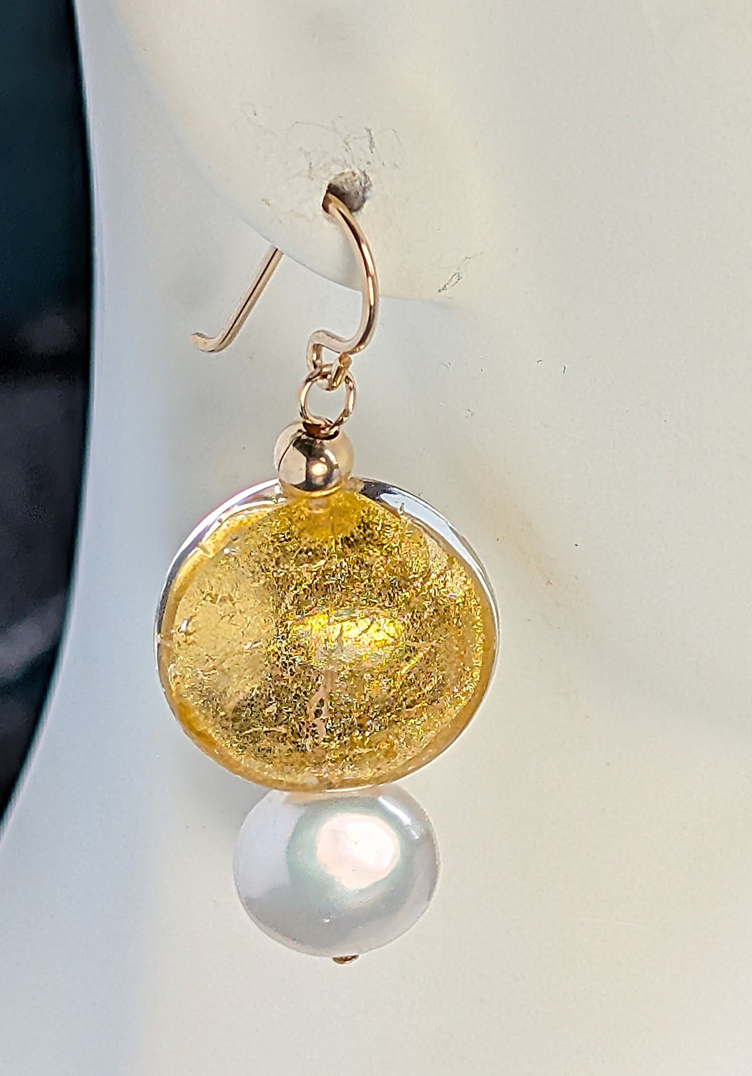 Fantasy Glow - Pearl and Gold Earrings