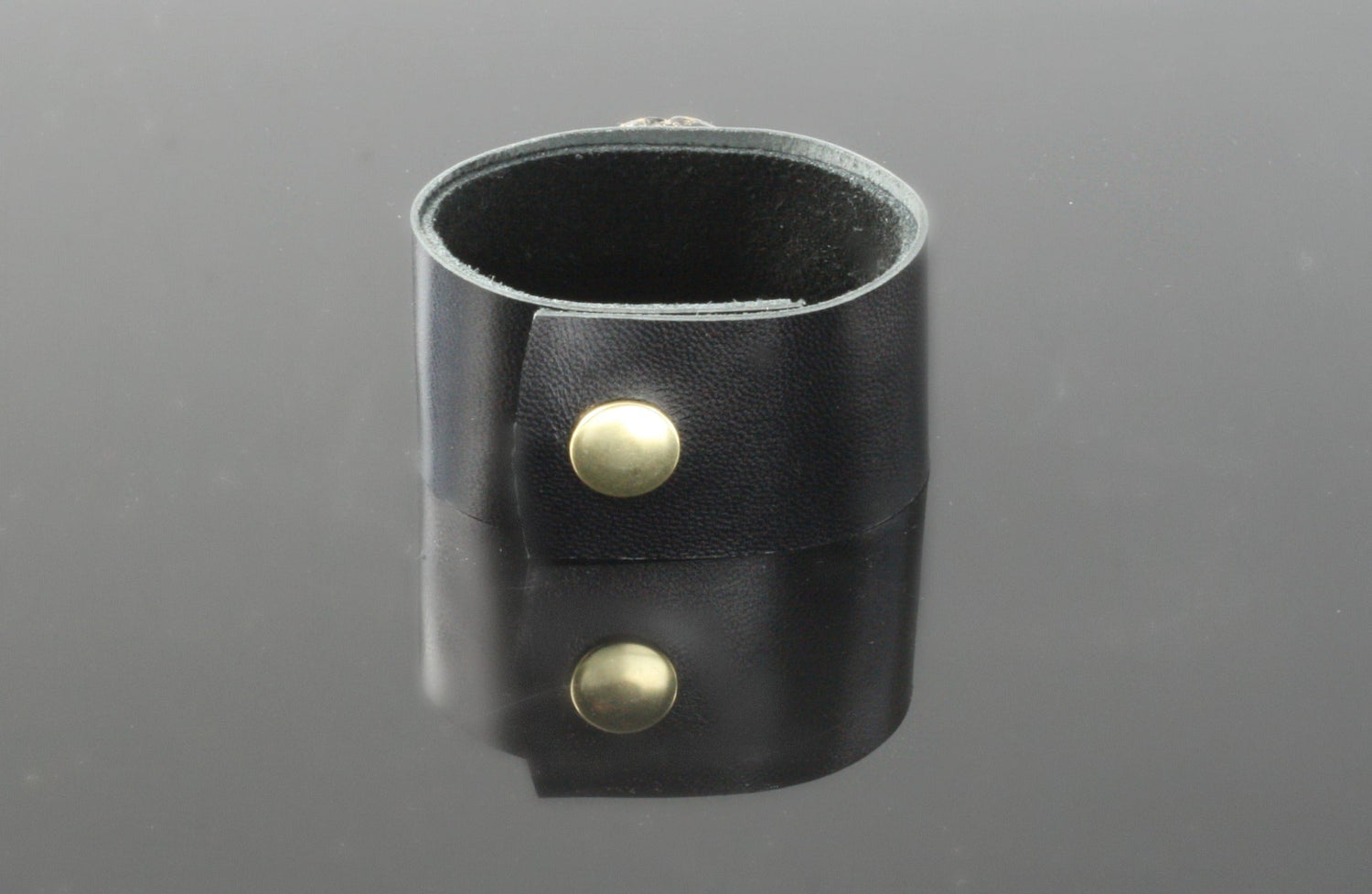 Glow Cuff Emerald - Leather Cuff Bracelet