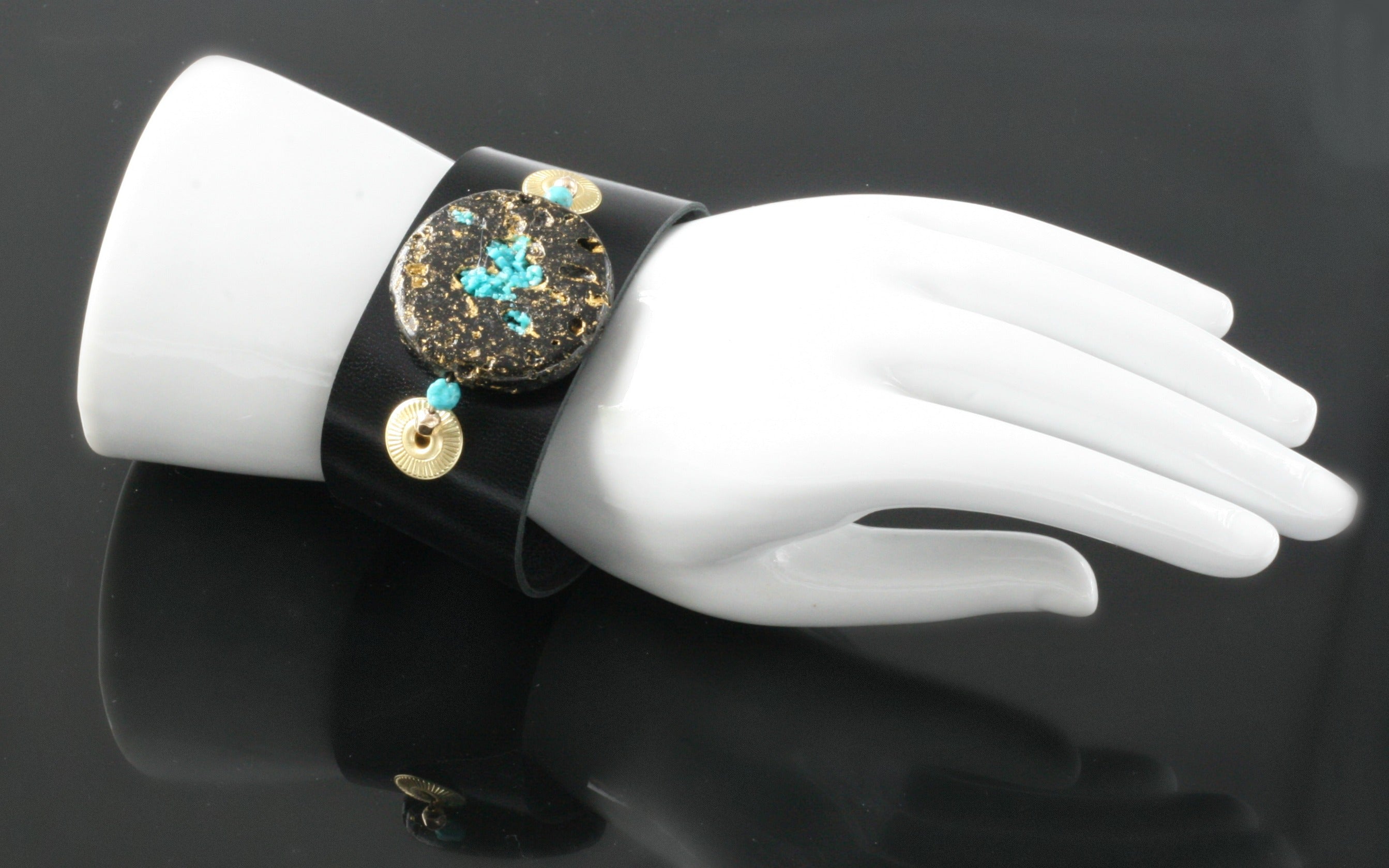 Glow Cuff Turquoise - Leather Cuff Bracelet