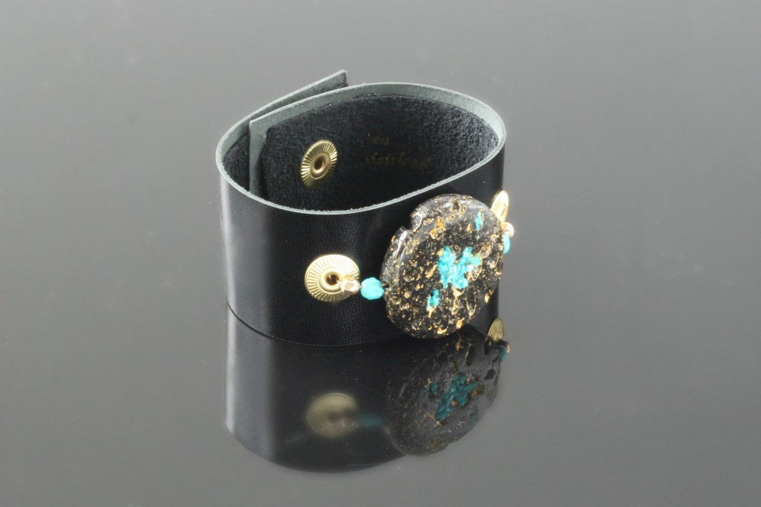 Glow Cuff Turquoise - Leather Cuff Bracelet
