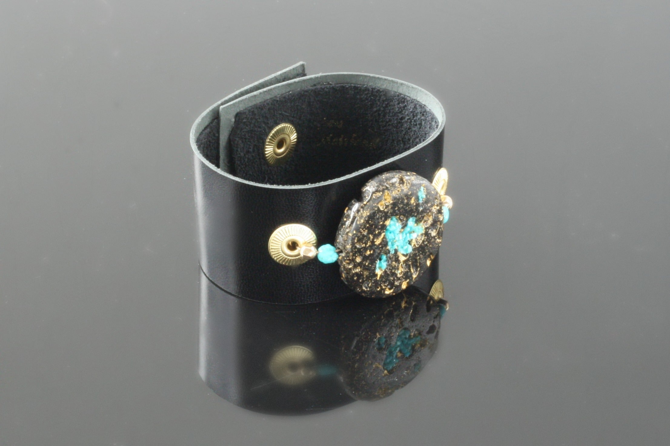 Glow Cuff Turquoise - Leather Cuff Bracelet