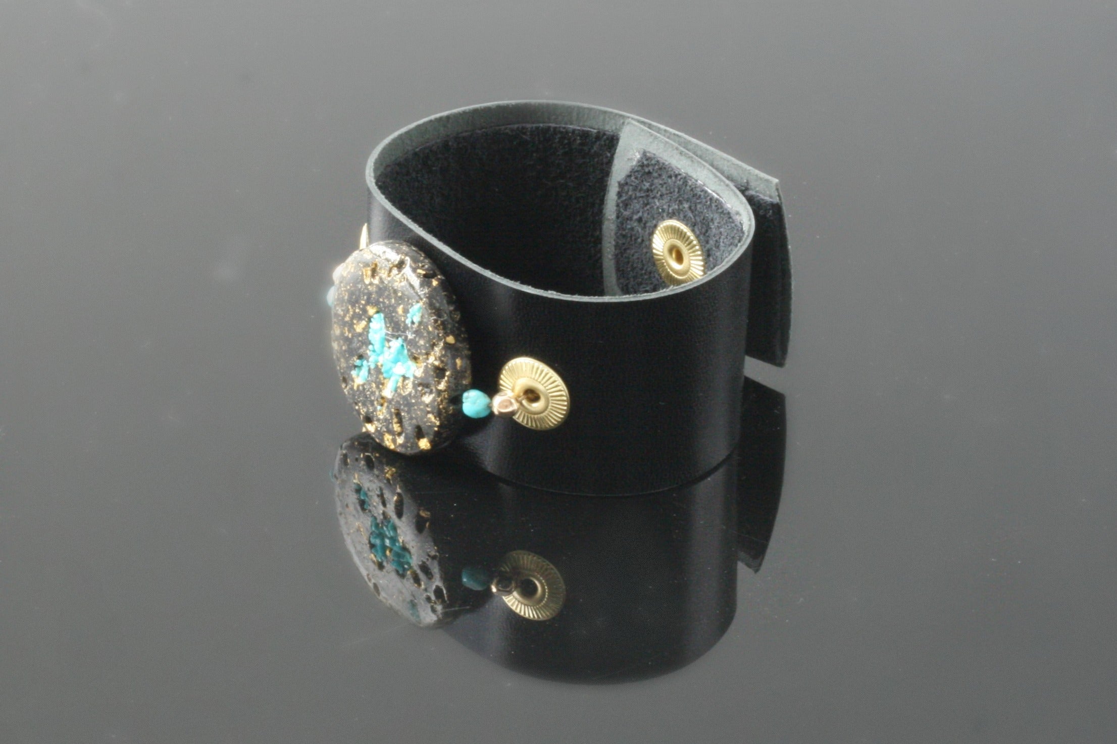 Glow Cuff Turquoise - Leather Cuff Bracelet