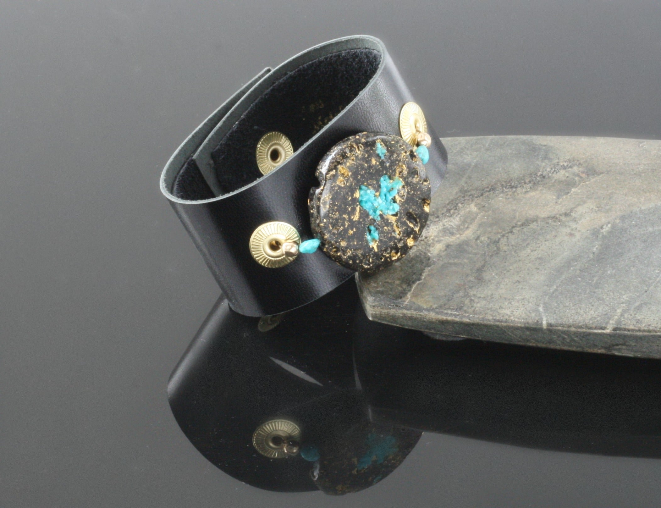 Glow Cuff Turquoise - Leather Cuff Bracelet