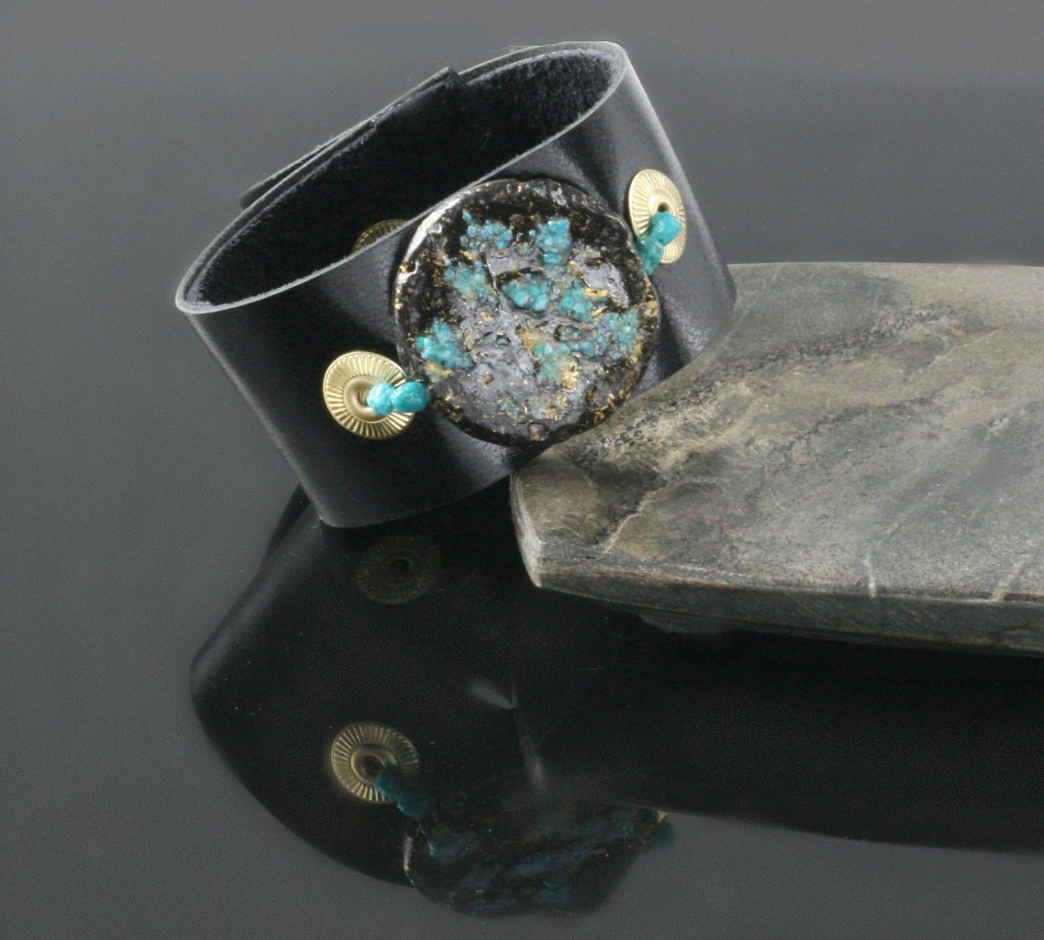 Glow Cuff Turquoise Dazzle - Leather Cuff Bracelet