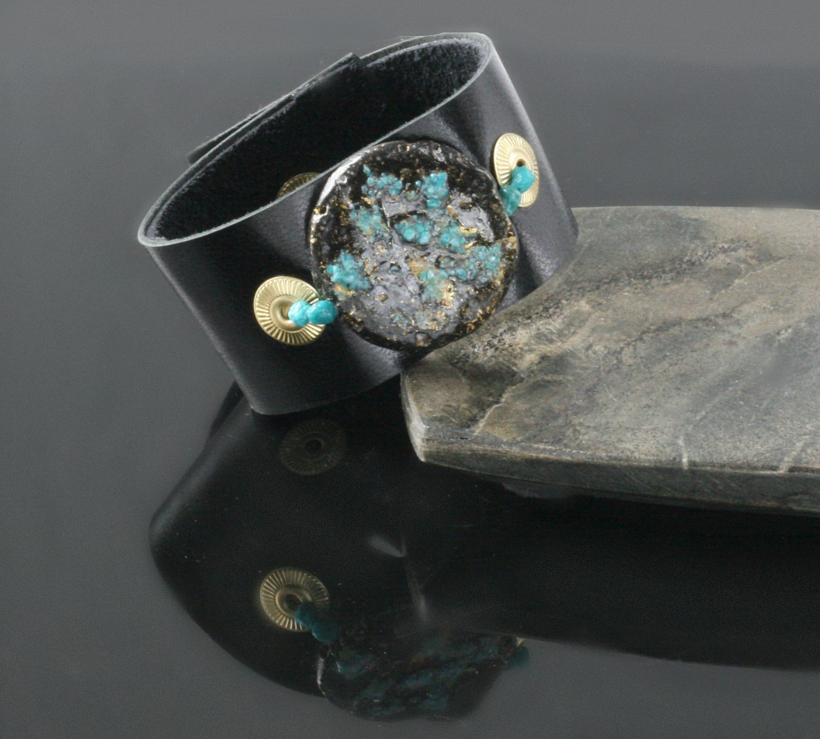 Glow Cuff Turquoise Dazzle - Leather Cuff Bracelet