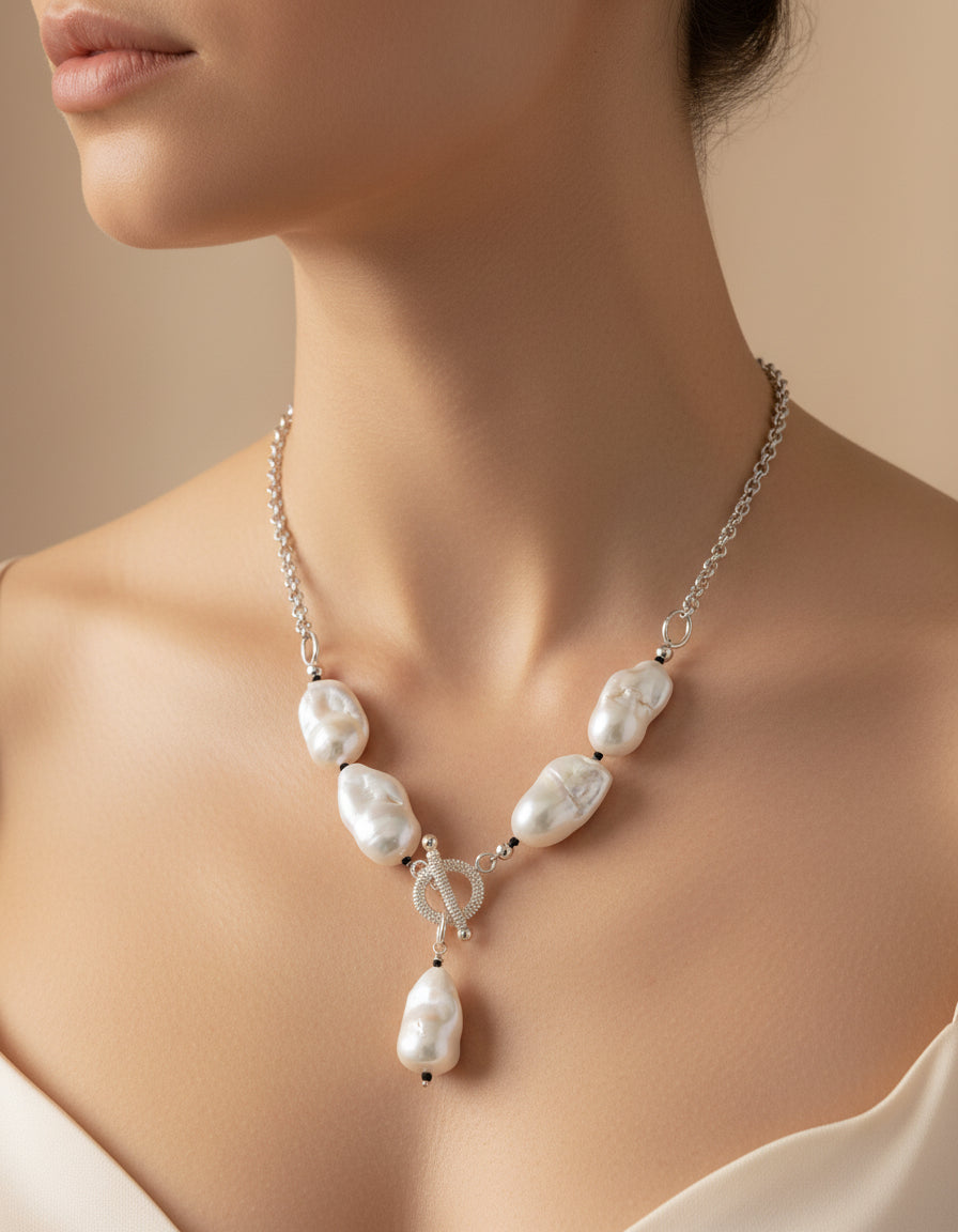 Pearl necklace with silver clasp on a model