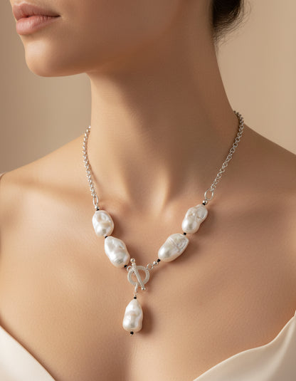 Pearl necklace with silver clasp on a model