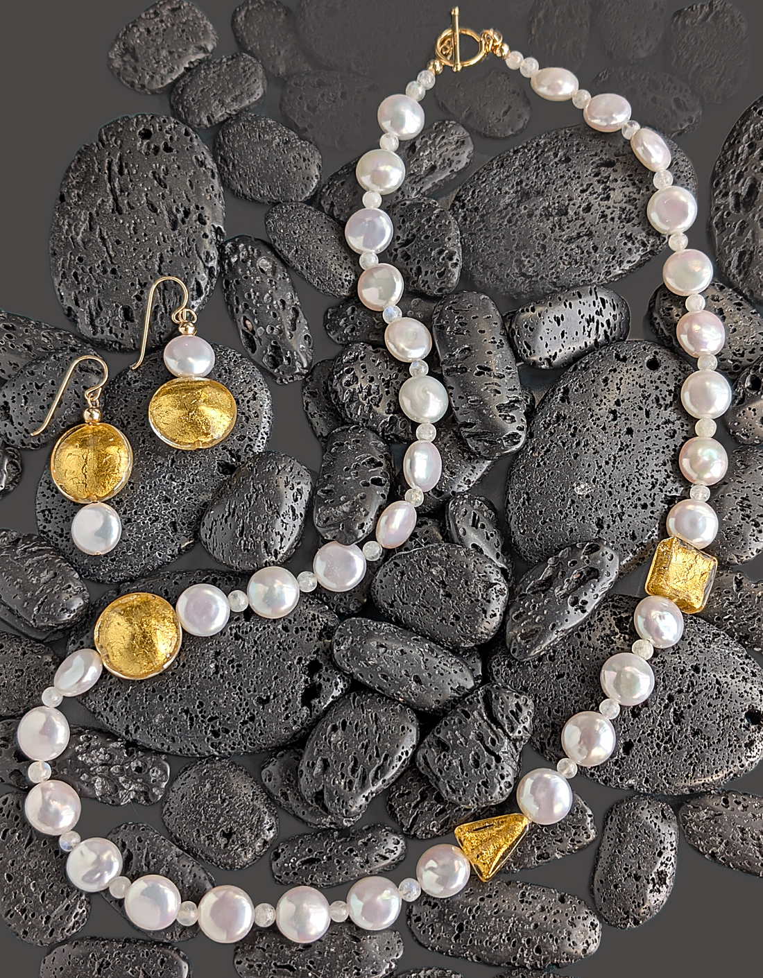 Fantasy Glow - Pearl and Gold Necklace